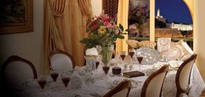 pesach-seder-table